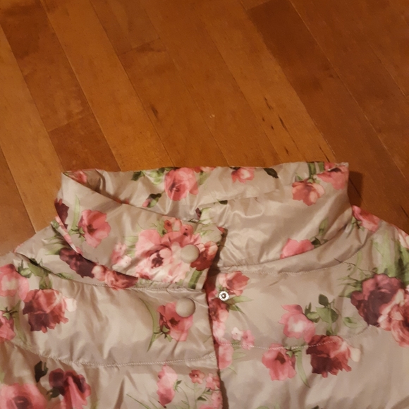 Vest - Picture 4 of 7